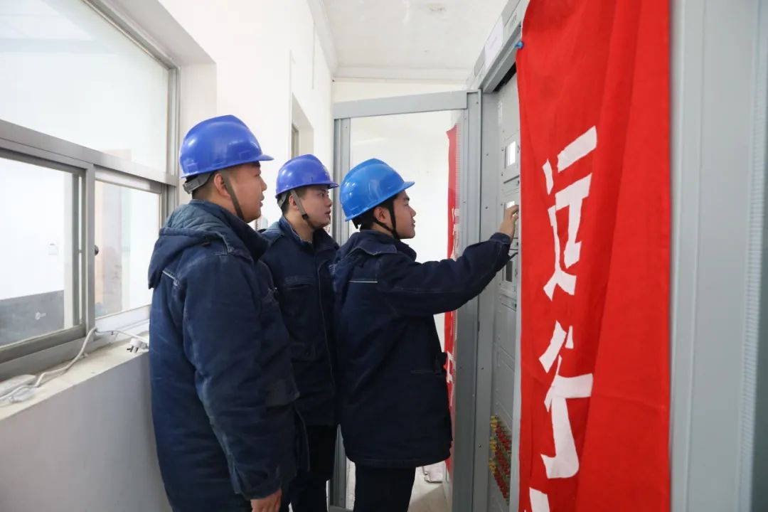 國網寶雞供電公司圓滿完成110千伏絳帳變全站老舊設備改造 新一代測控設備引領智能電網升級